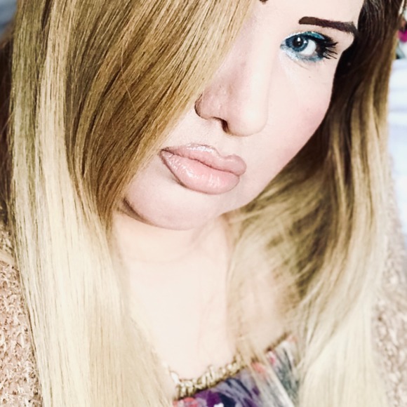 Meet your Posher, Lasheena - Picture 1 of 1